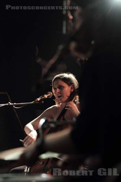 LAURA MARLING - 2010-04-07 - PARIS - La Fleche d'Or - 